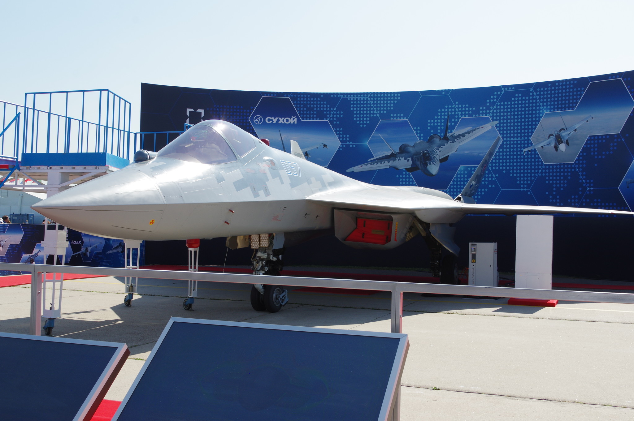 Многофункциональный истребитель пятого поколения Су-57Э