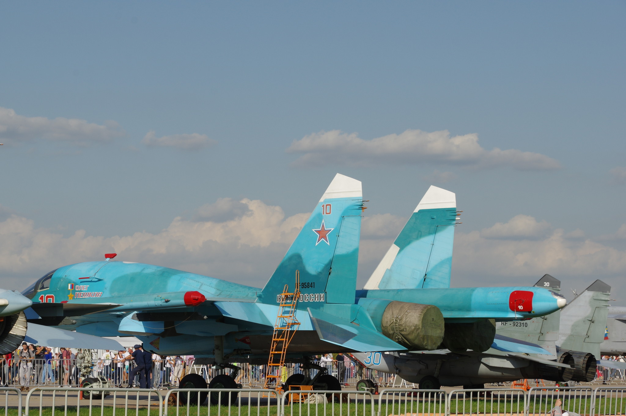 Многофункциональный сверхзвуковой истребитель-бомбардировщик Су-34
