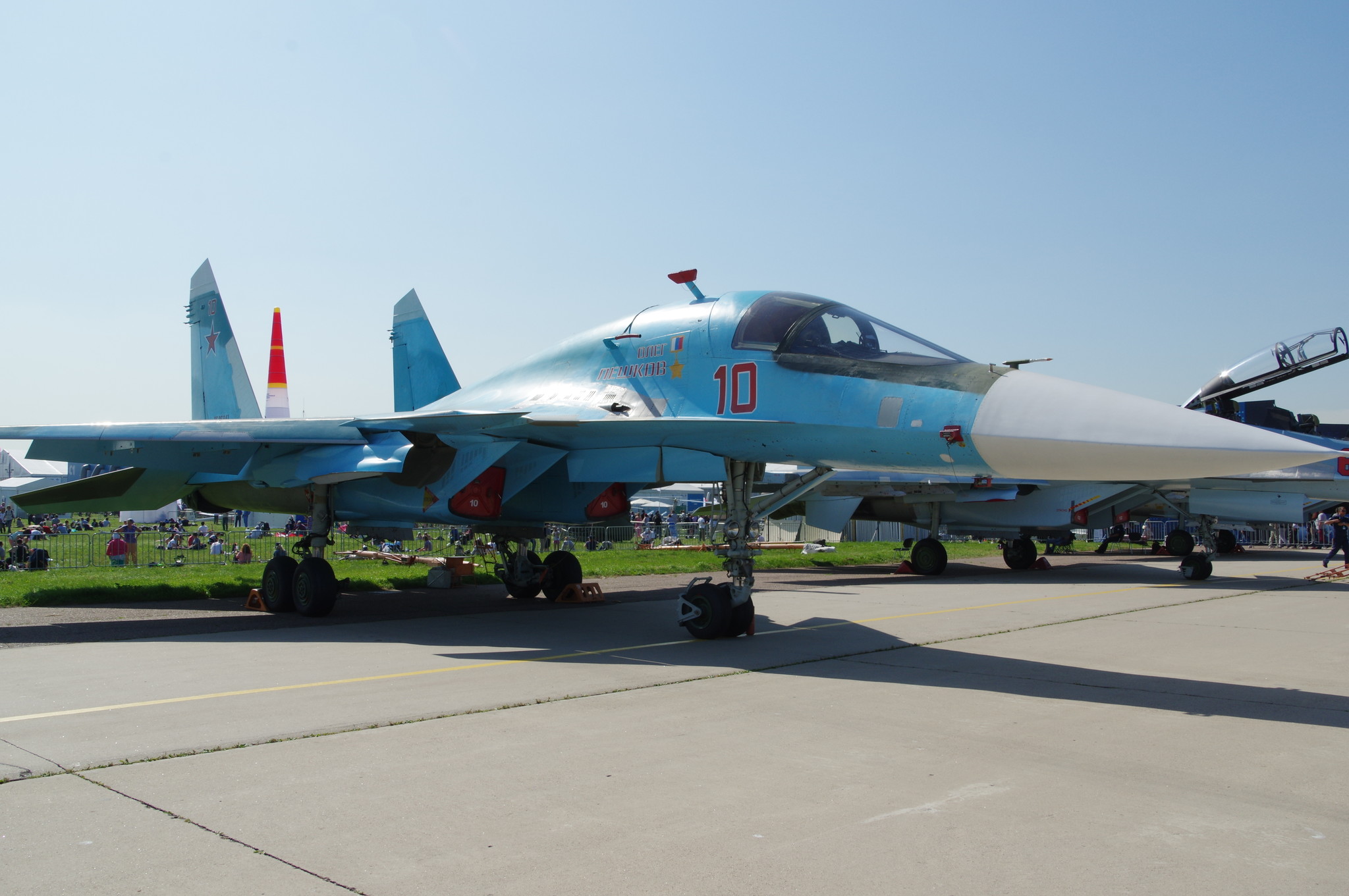 Многофункциональный сверхзвуковой истребитель-бомбардировщик Су-34