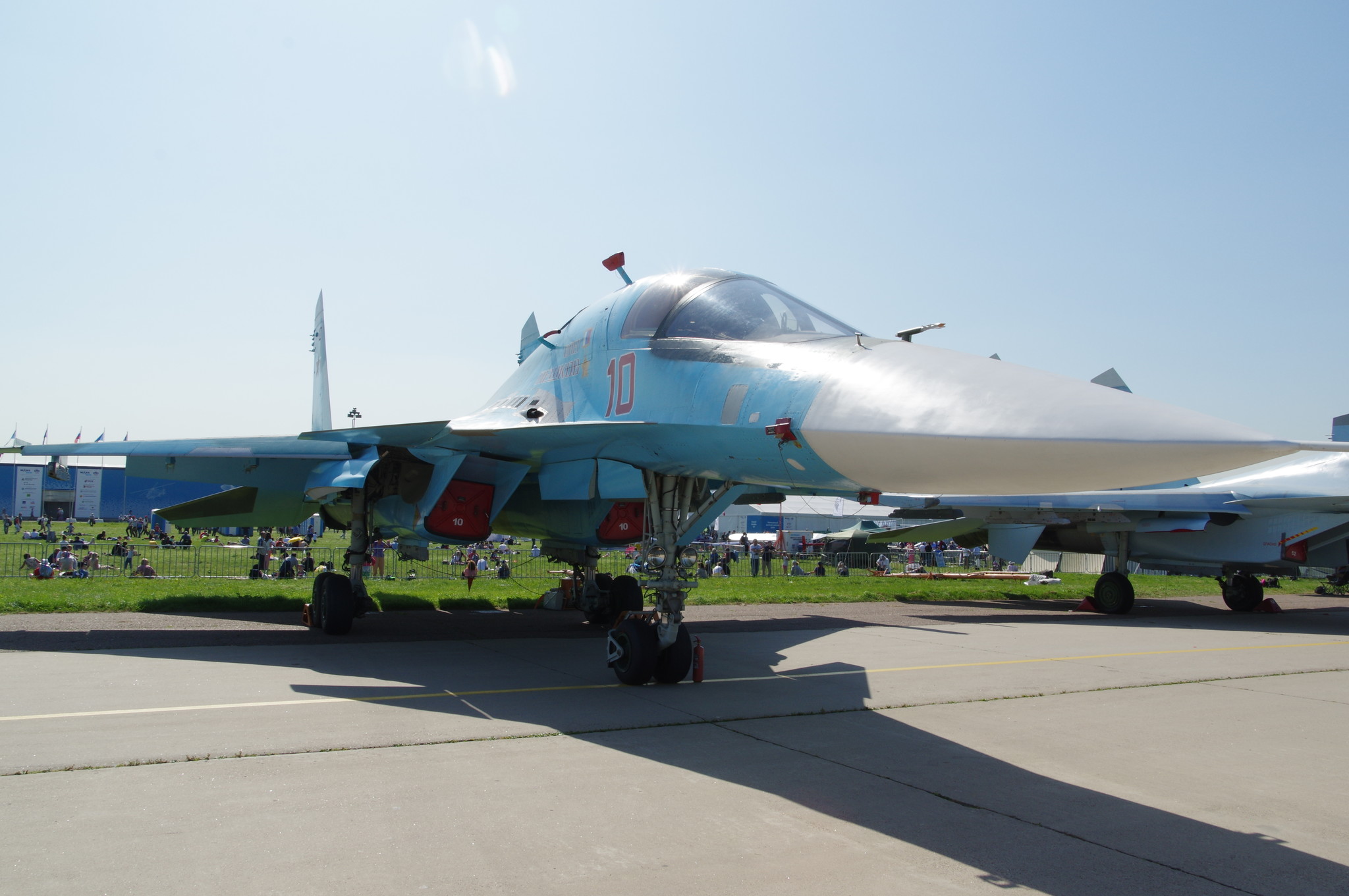 Многофункциональный сверхзвуковой истребитель-бомбардировщик Су-34