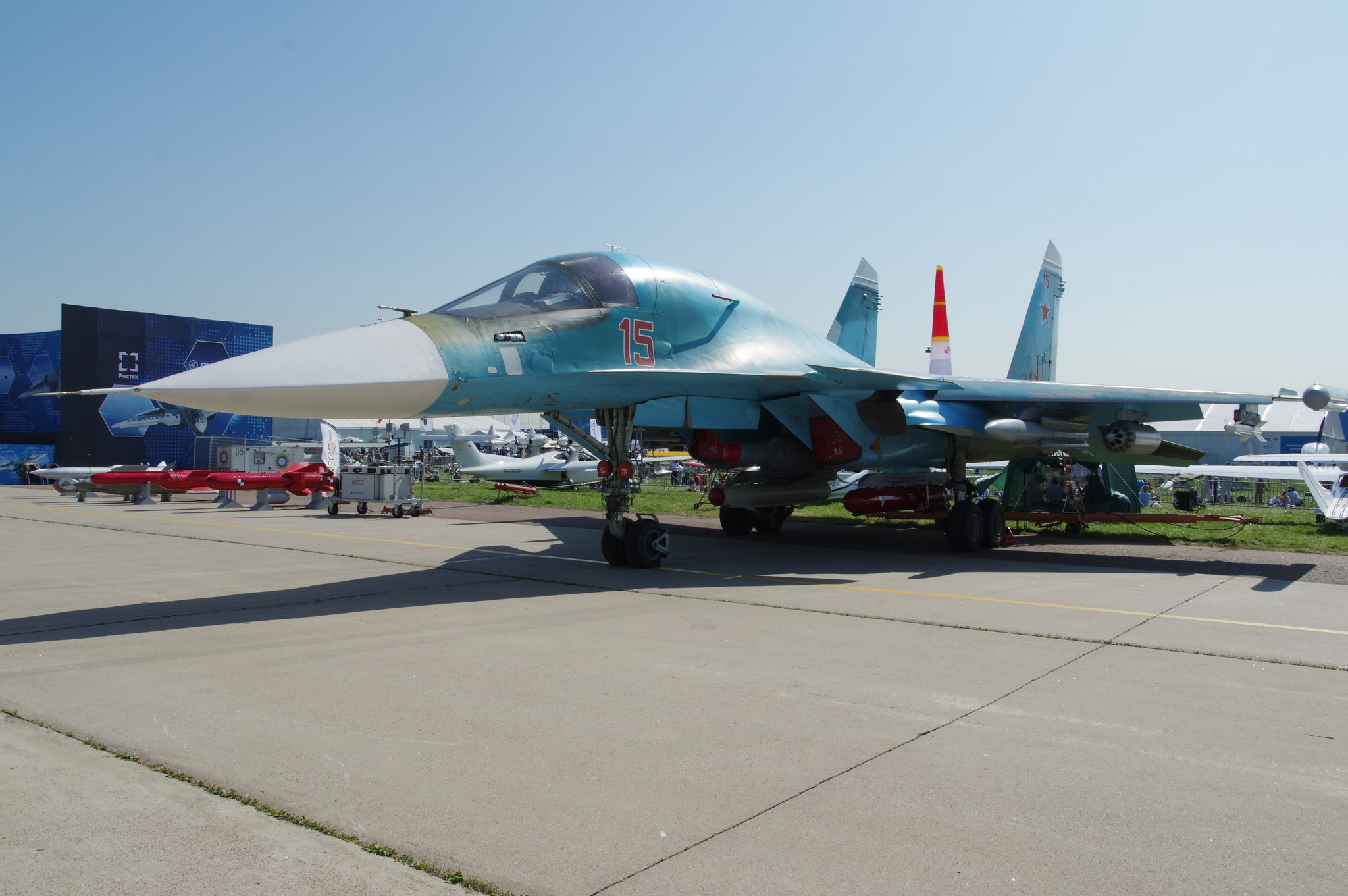 Двухместный многофункциональный истребитель-бомбардировщик Су-32 (экспортное обозначение Су-34)