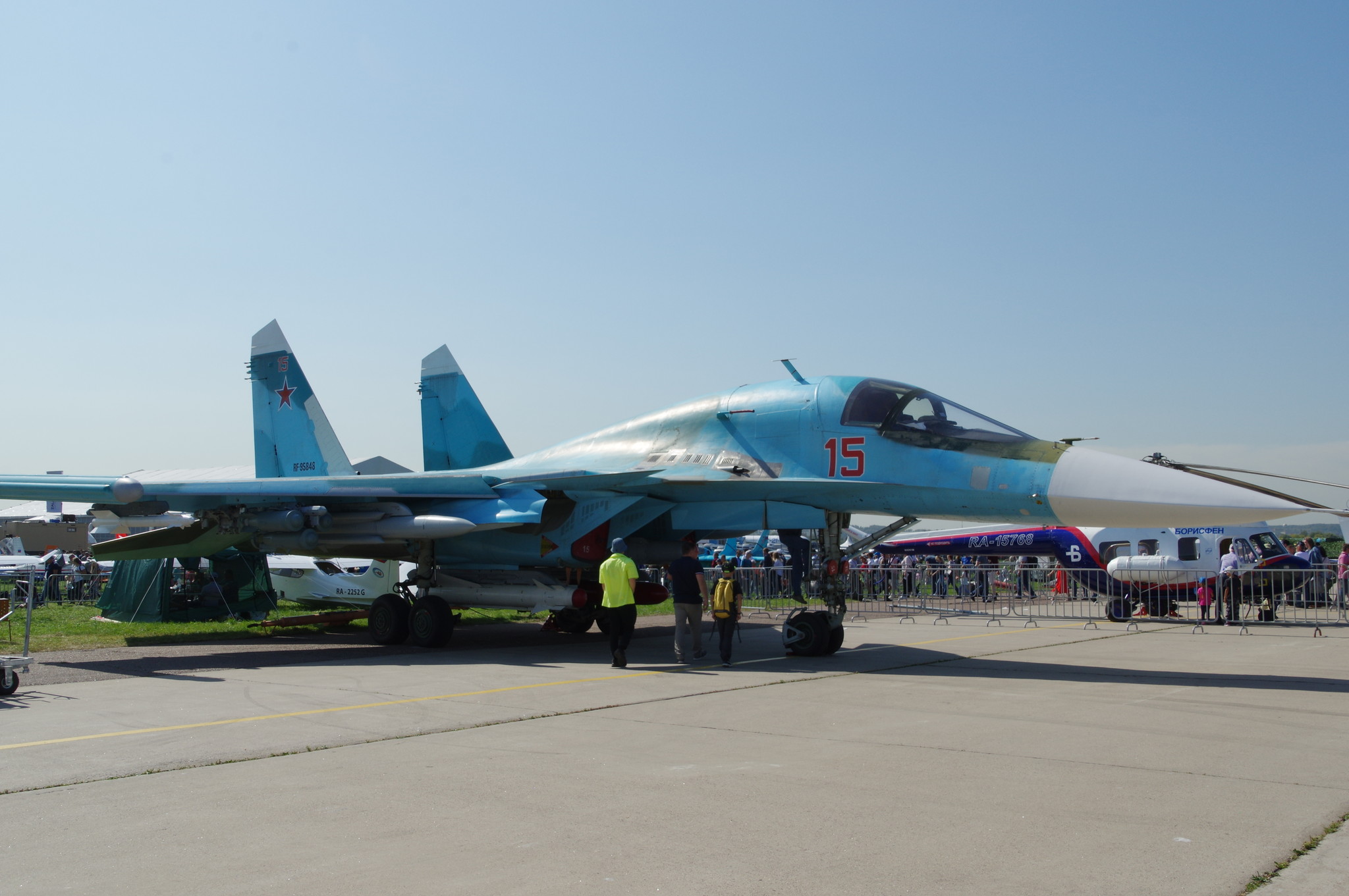 Двухместный многофункциональный истребитель-бомбардировщик Су-32 (экспортное обозначение Су-34)