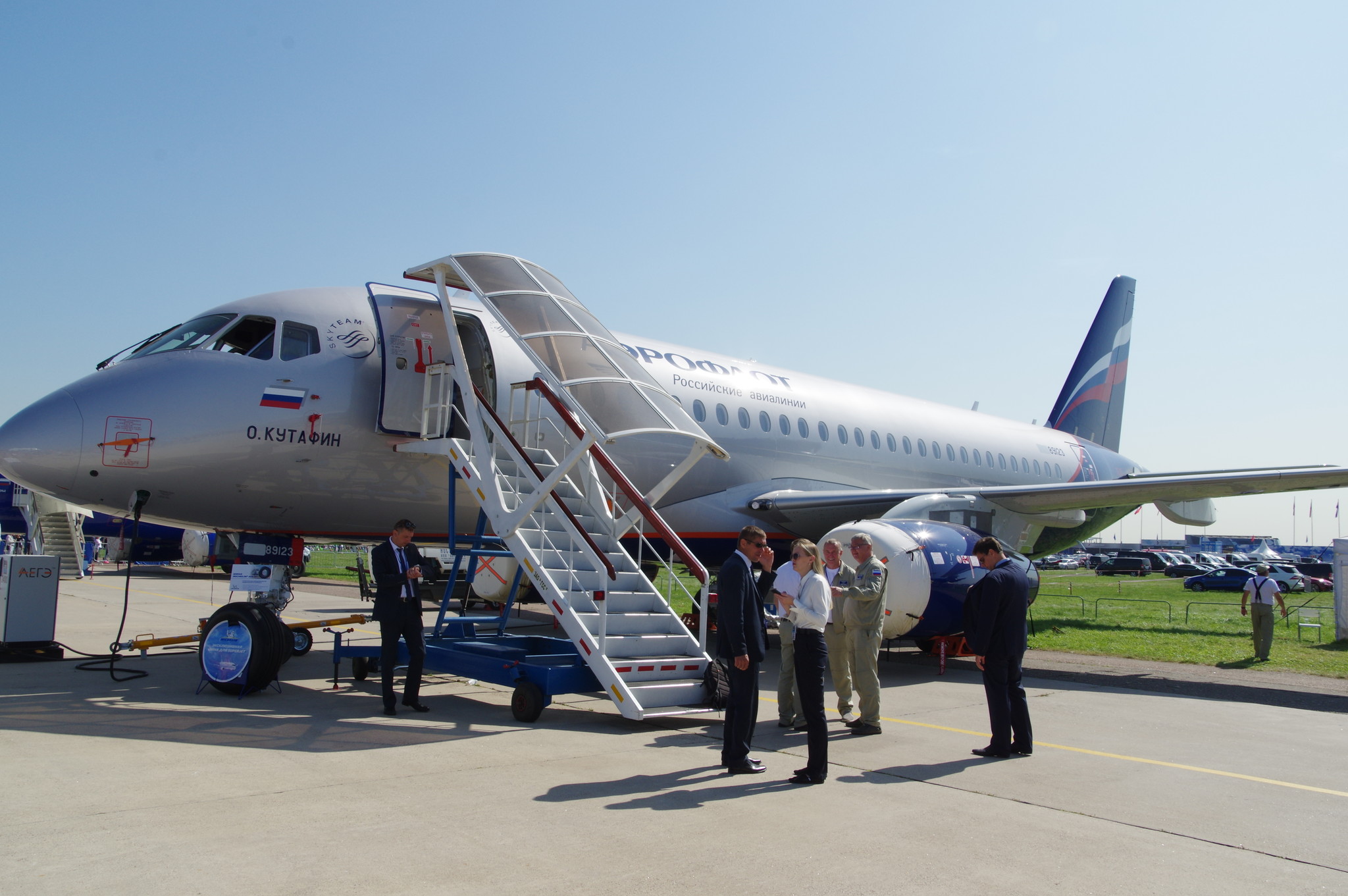Ближнемагистральный узкофюзеляжный пассажирский самолёт Sukhoi Superjet 100