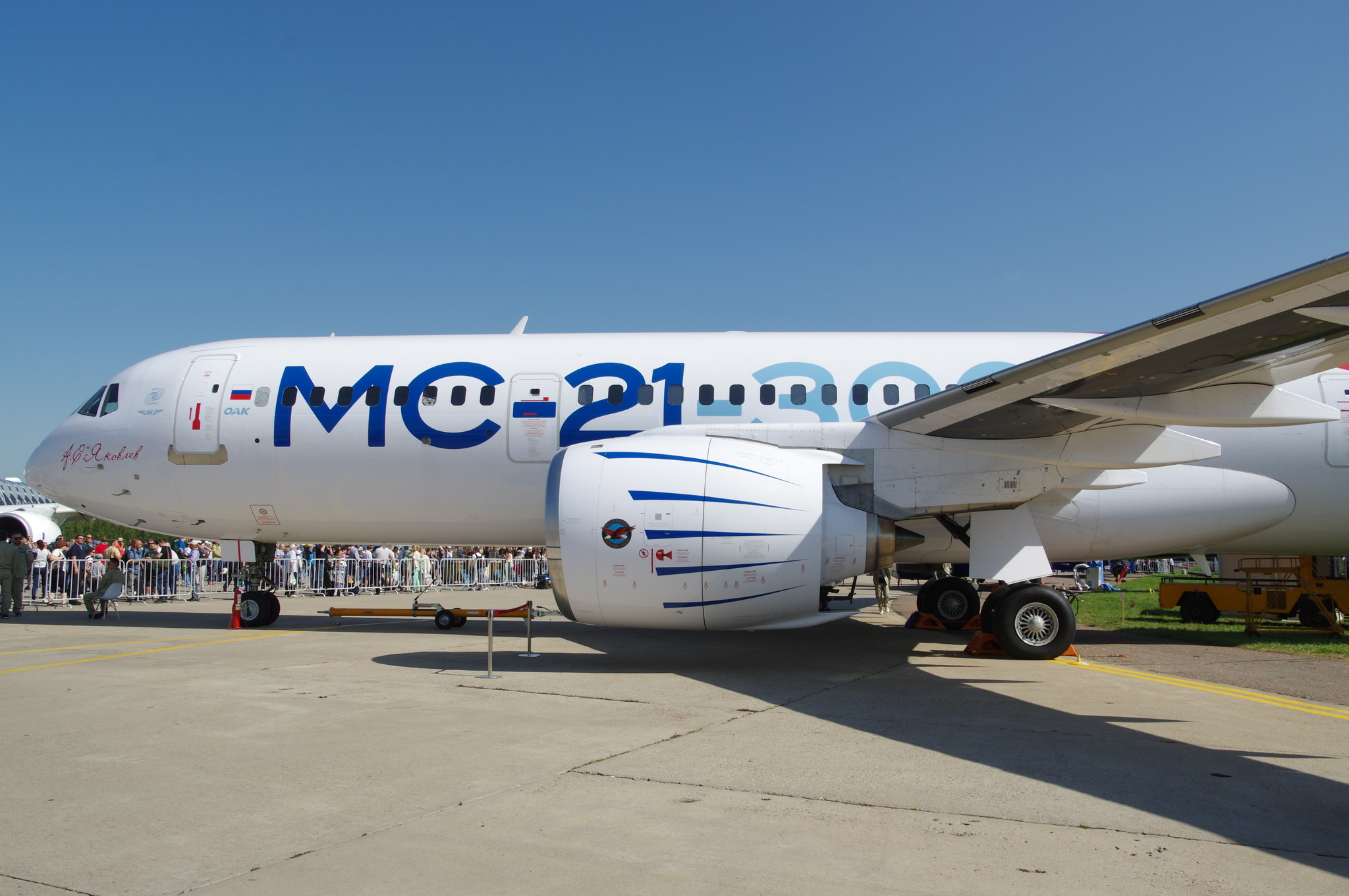 Среднемагистральный узкофюзеляжный пассажирский самолёт МС-21-300