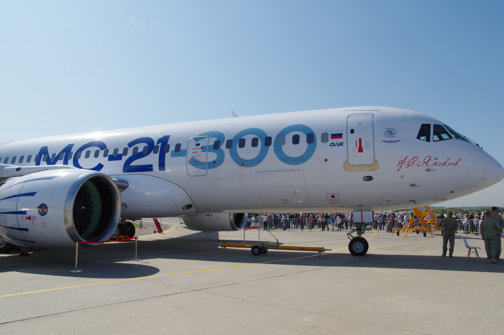 Среднемагистральный узкофюзеляжный пассажирский самолёт МС-21-300