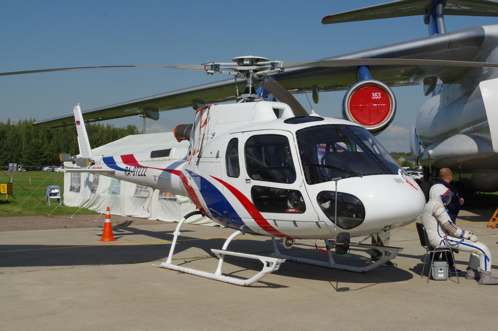 Вертолёт Eurocopter AS-350B3E Центра подготовки космонавтов (ЦПК) им. Ю.А. Гагарина на МАКС-2019