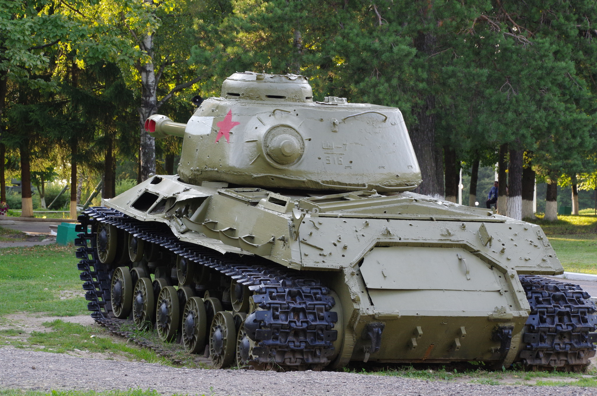 Тяжёлый танк ИС-2М в экспозиции Ленино-Снегирёвского военно-исторического музея