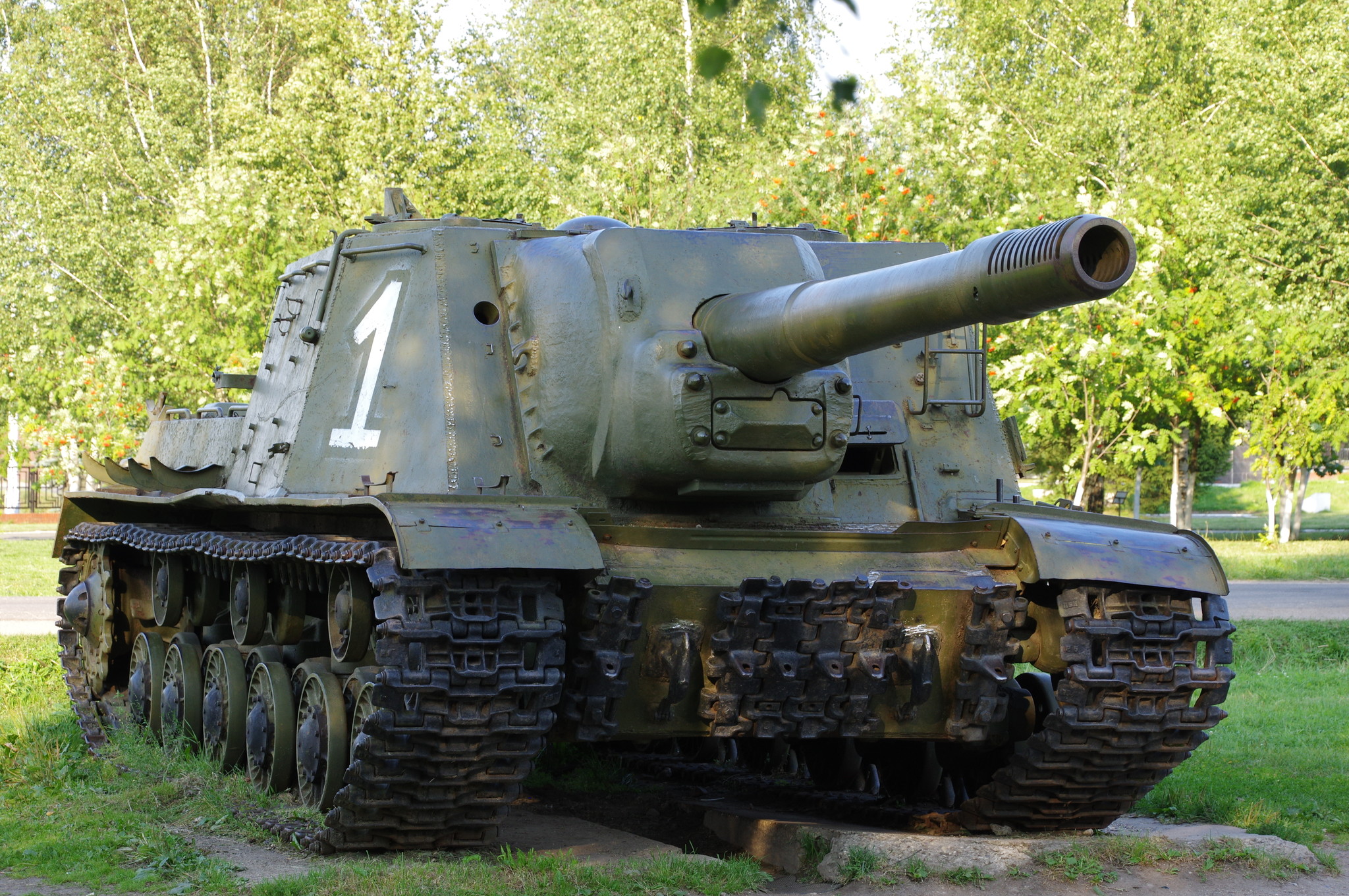 Ису 152 год. САУ зверобой ИСУ-152. Танк ИСУ 152 зверобой. Советская САУ ИСУ-152. Танк ИСУ 152.