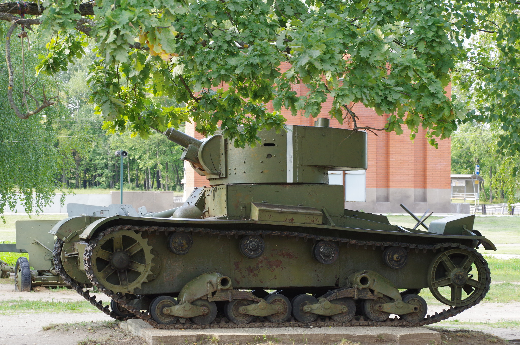 Лёгкий танк Т-26 образца 1933 года в экспозиции Ленино-Снегирёвского военно-исторического музея