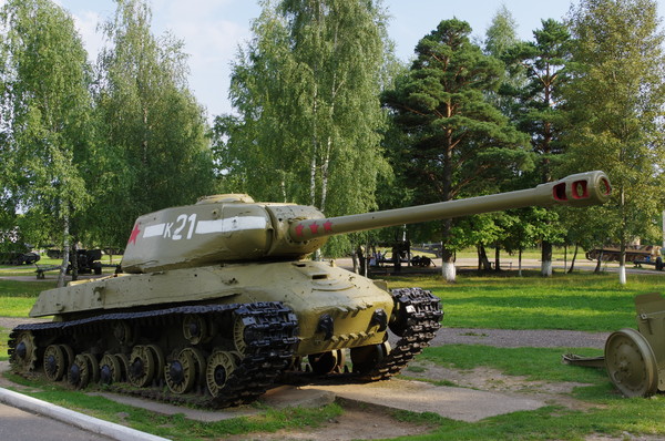 Тяжёлый танк ИС-2М. Ленино-Снегирёвский военно-исторический музей