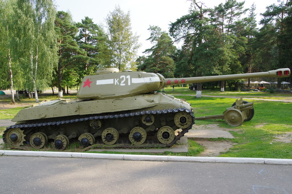 Тяжёлый танк ИС-2М. Ленино-Снегирёвский военно-исторический музей