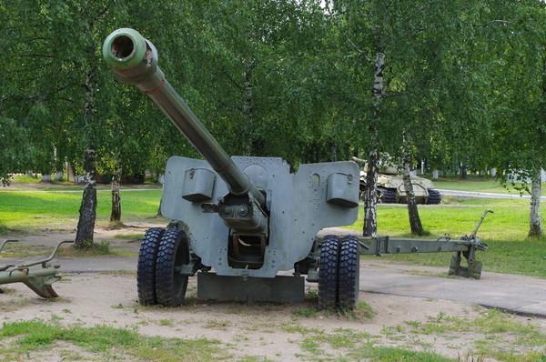 100-мм полевая пушка образца 1944 года (БС-3). Ленино-Снегиревский военно-исторический музей
