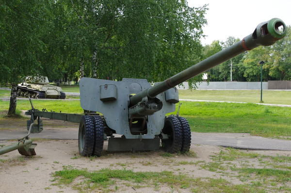 100-мм полевая пушка образца 1944 года (БС-3). Ленино-Снегиревский военно-исторический музей