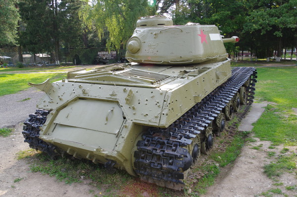 Тяжёлый танк ИС-2М в экспозиции Ленино-Снегирёвского военно-исторического музея