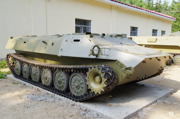 Многоцелевой транспортёр (тягач) лёгкий бронированный МТ-ЛБ
