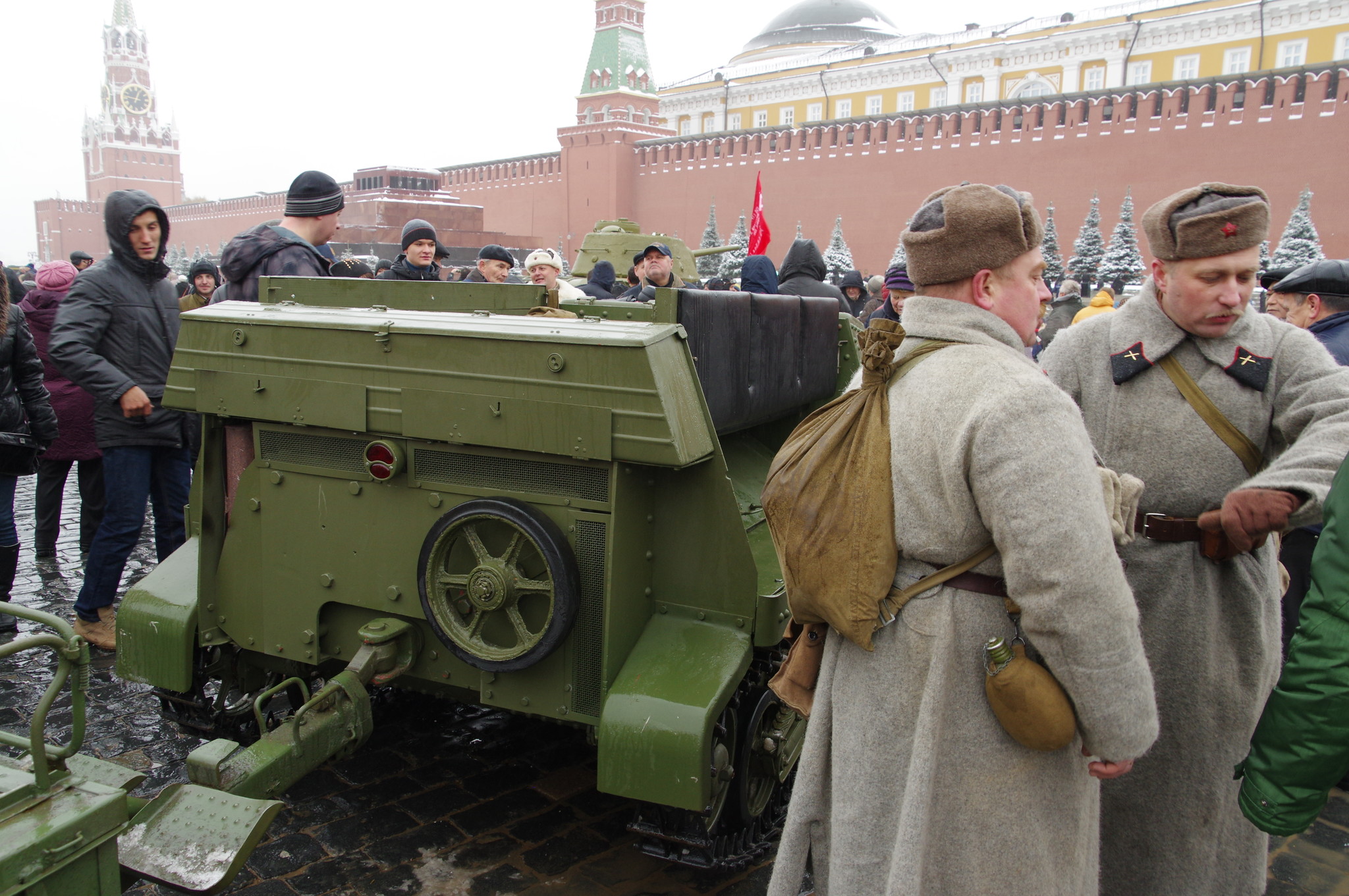Быстроходный бронированный гусеничный тягач «Комсомолец» Т-20