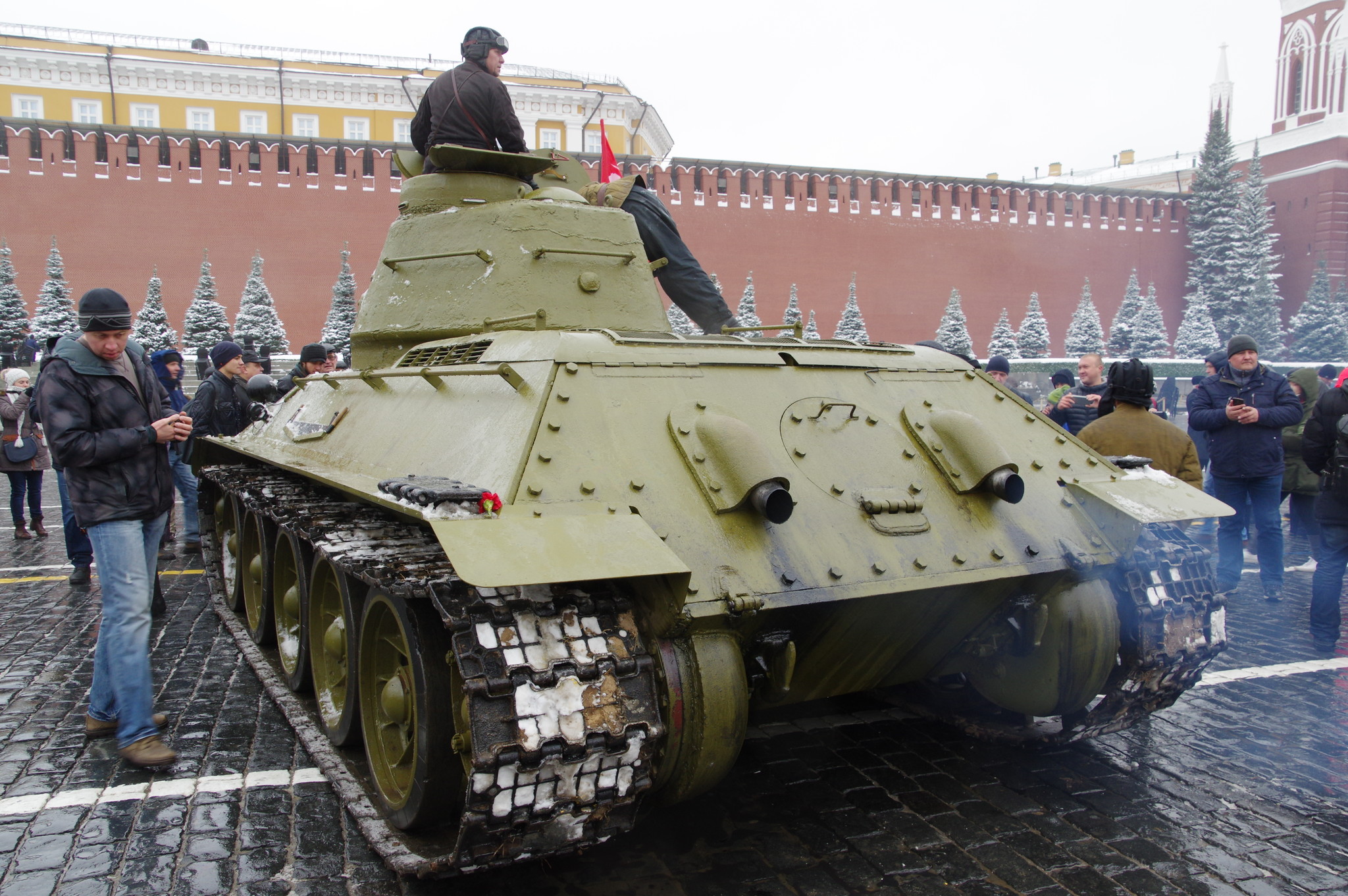 Средний танк Т-34-76 на Красной площади