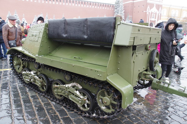 Лёгкий гусеничный бронированный артиллерийский тягач Т-20 «Комсомолец»