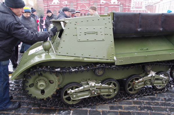 Лёгкий гусеничный бронированный артиллерийский тягач Т-20 «Комсомолец»