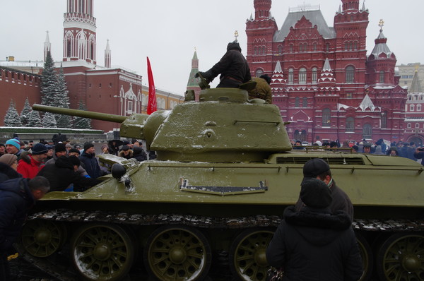 Средний танк Т-34-76 на Красной площади