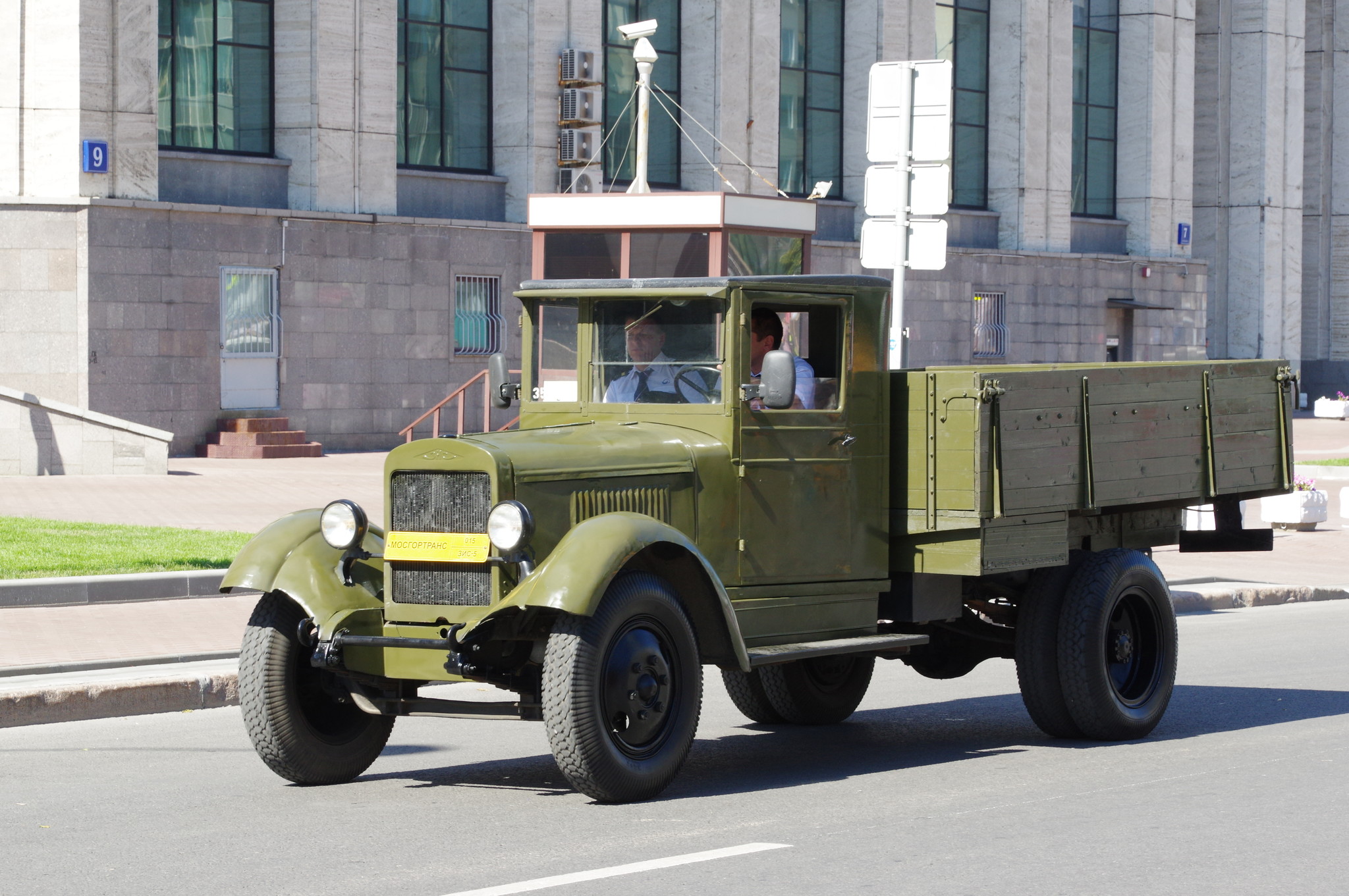 Грузовой автомобиль ЗИС-5