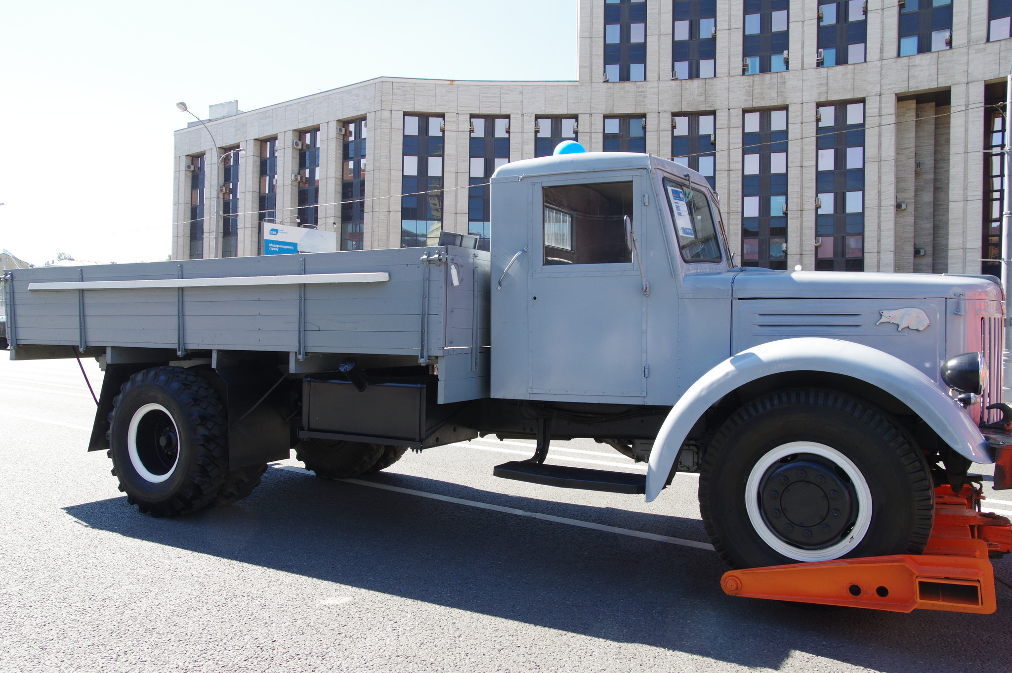 Грузовой автомобиль МАЗ-200