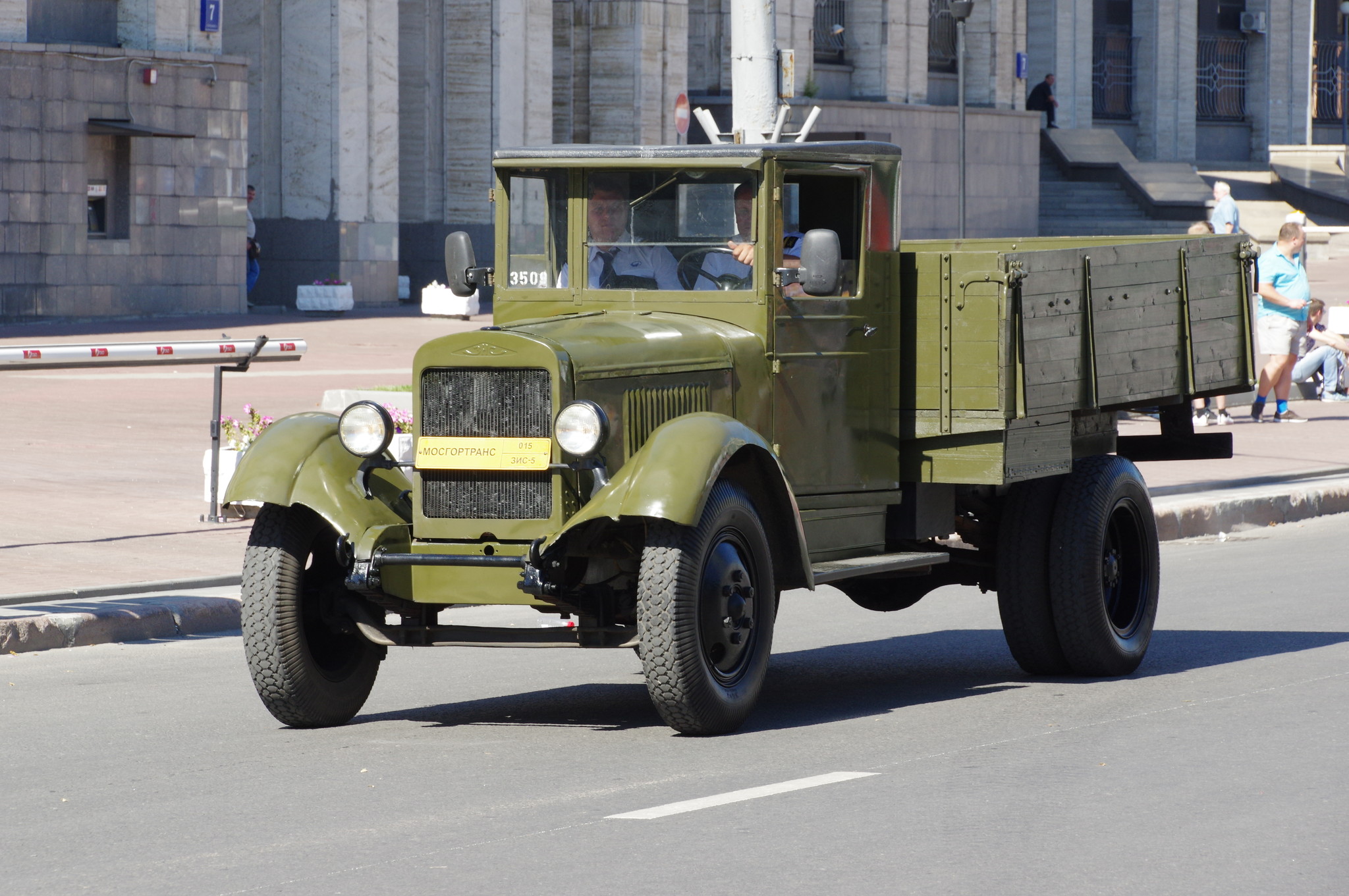 Грузовой автомобиль ЗИС-5 («трёхтонка»)