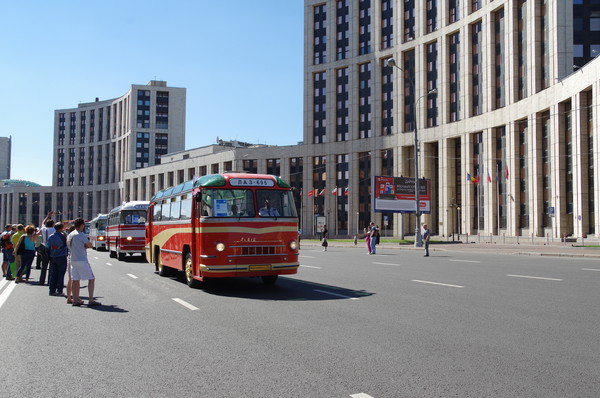 Парад ретро-автобусов. ЛАЗ-695