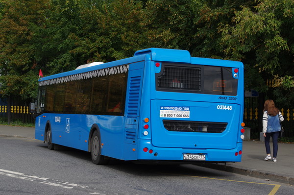 Автобус ЛиАЗ 5292 на улице Советской Армии