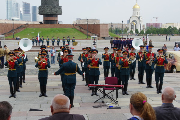 Военный оркестр у Центрального музея Великой Отечественной войны 1941-1945 годов