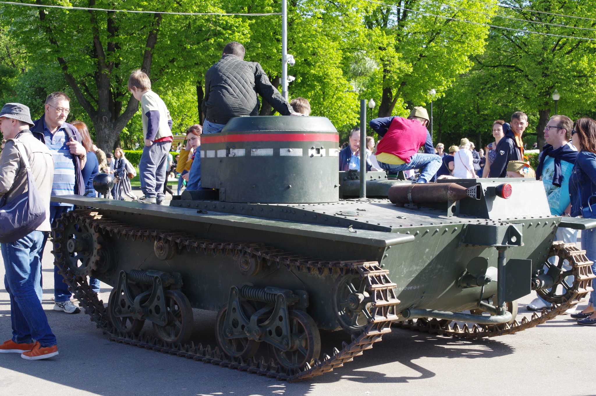 Малый плавающий танк Т-38 в Парке Горького