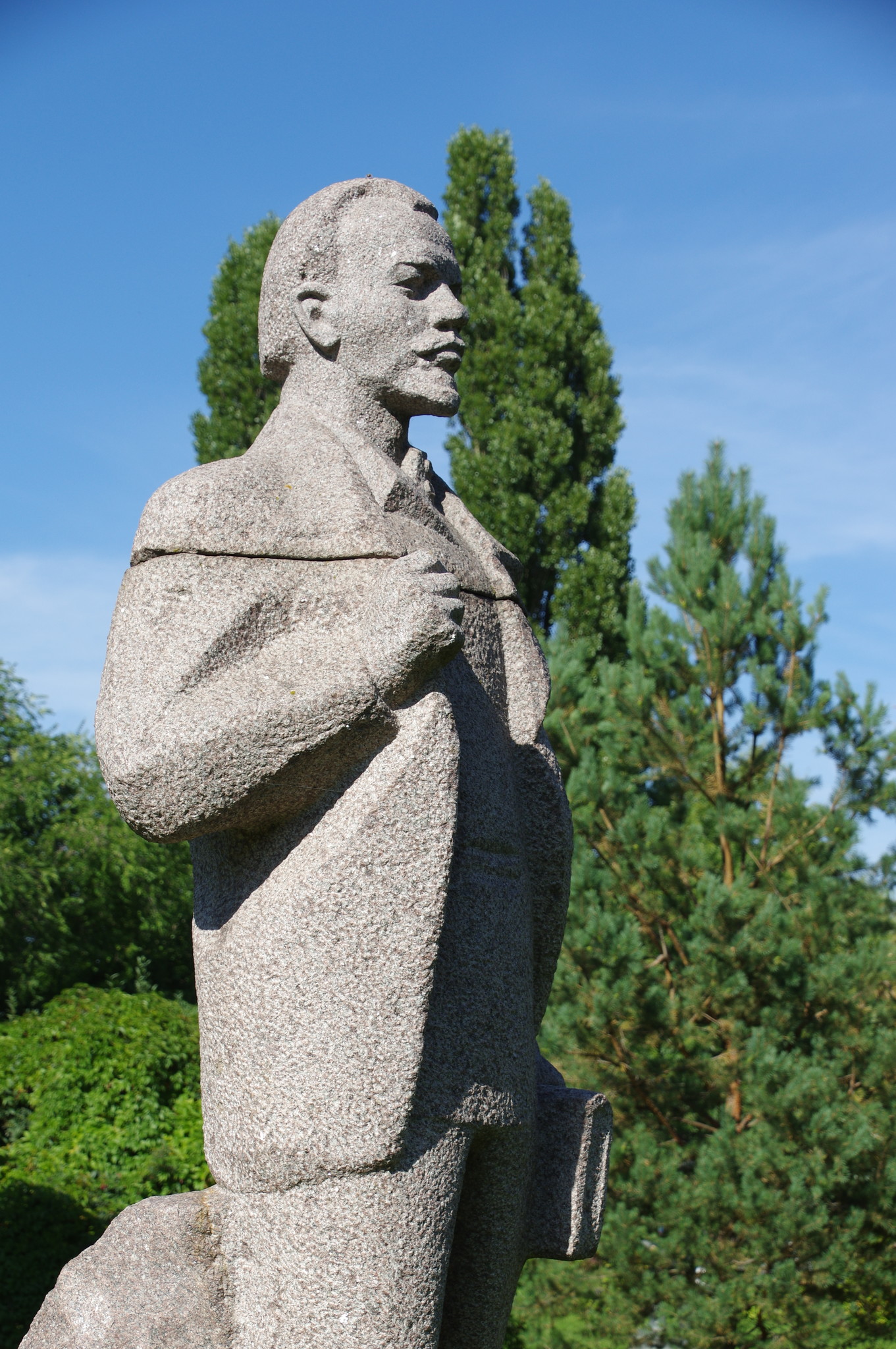Молодой Ленин. 1970-е. Гранит. Торопыгин А.И. Парк искусств «Музеон»