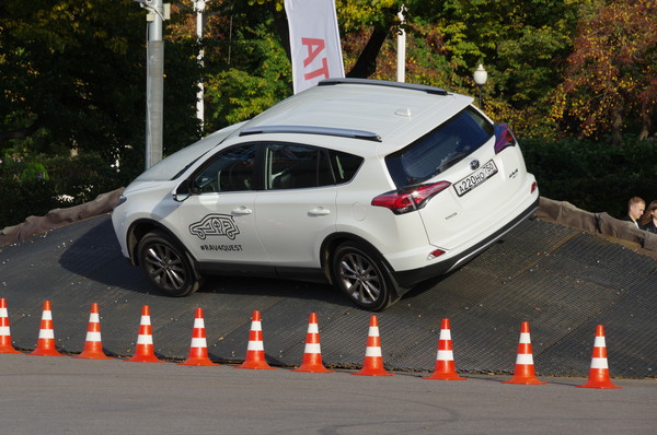 Тест-драйв RAV4 на Пушкинской набережной в Парке Горького