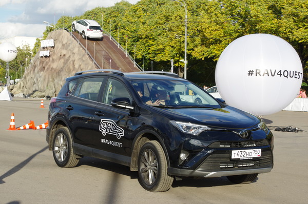Тест-драйв RAV4 на Пушкинской набережной в Парке Горького