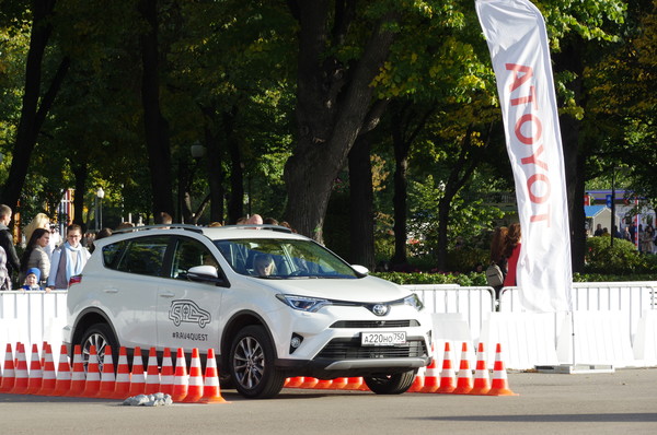 Тест-драйв RAV4 на Пушкинской набережной в Парке Горького