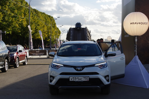 Тест-драйв RAV4 на Пушкинской набережной в Парке Горького