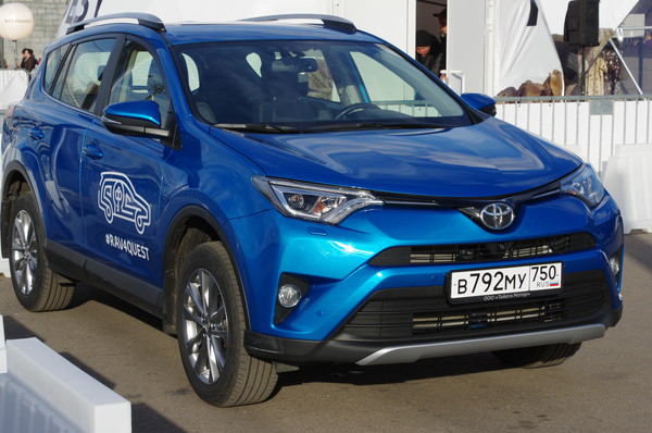 Тест-драйв RAV4 на Пушкинской набережной в Парке Горького