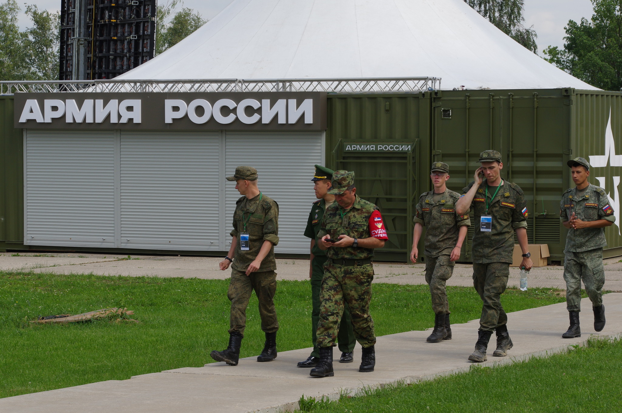 Участники танкового биатлона