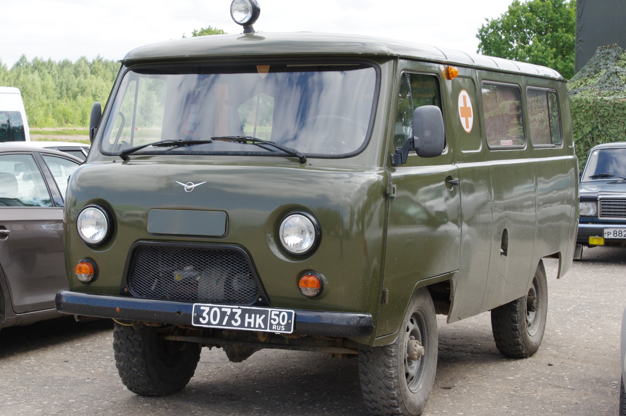 Автомобиль УАЗ-452