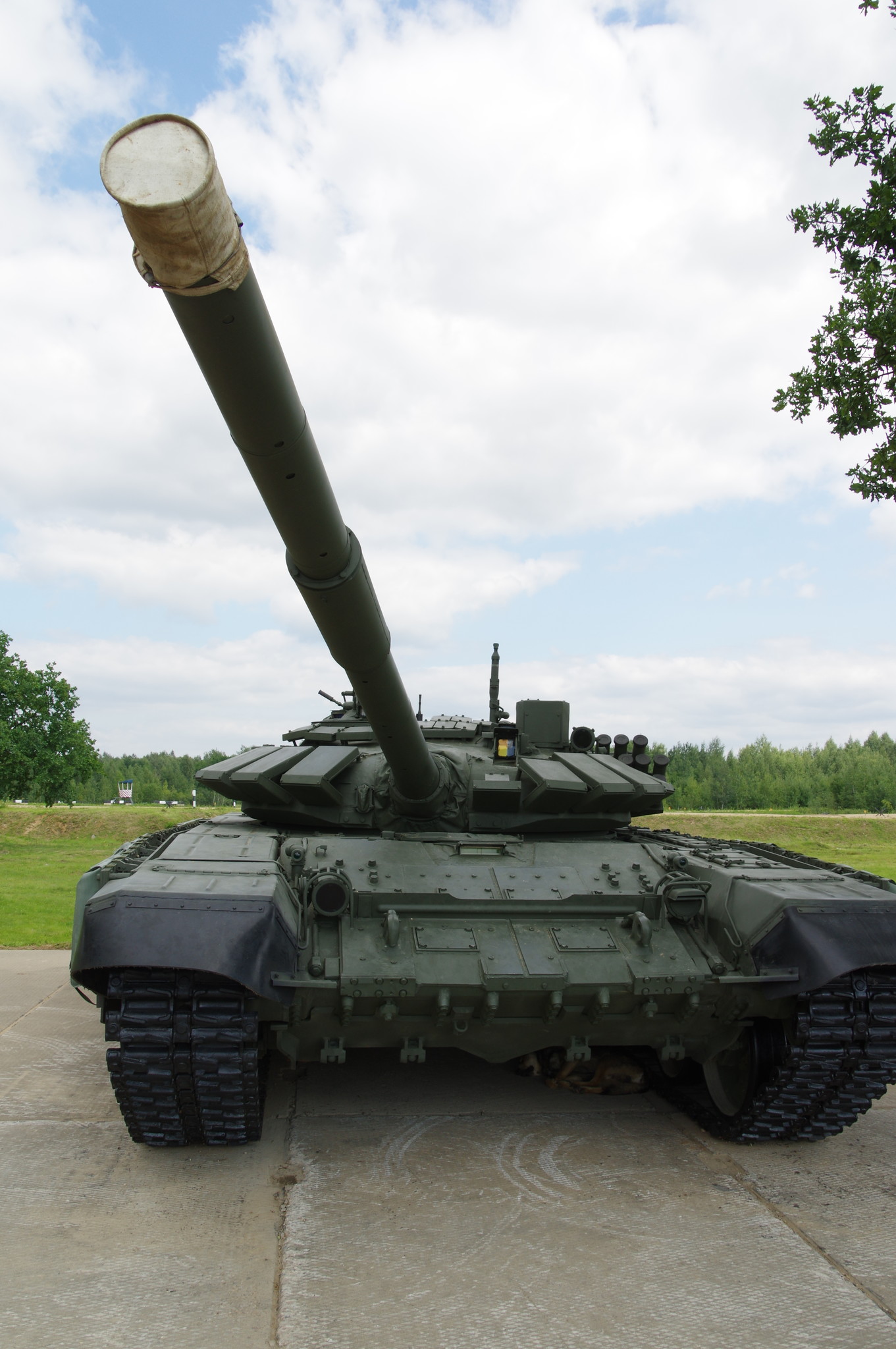 Основной боевой танк Т-72Б3 с дополнительной защитой