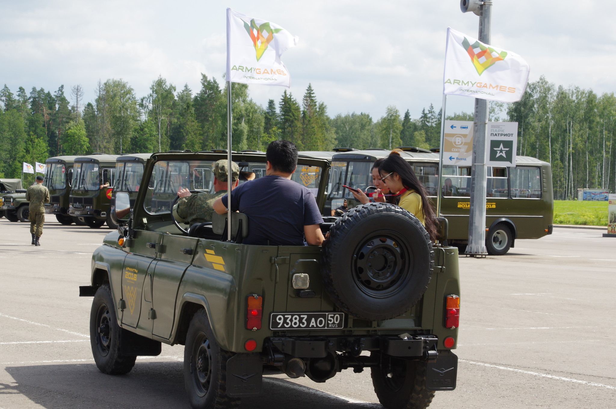 Автомобиль УАЗ-469