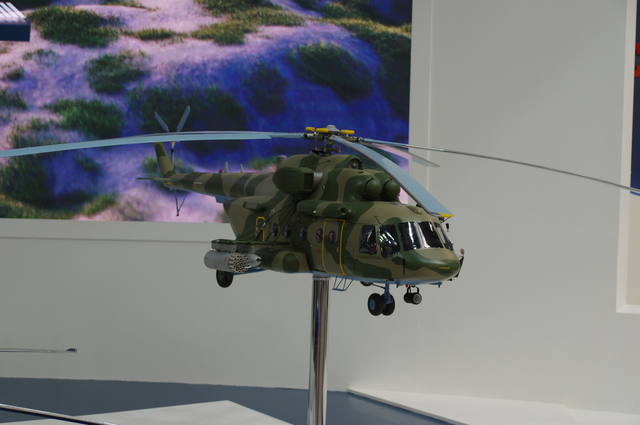 Модель военно-транспортного вертолёта Ми-17В-5
