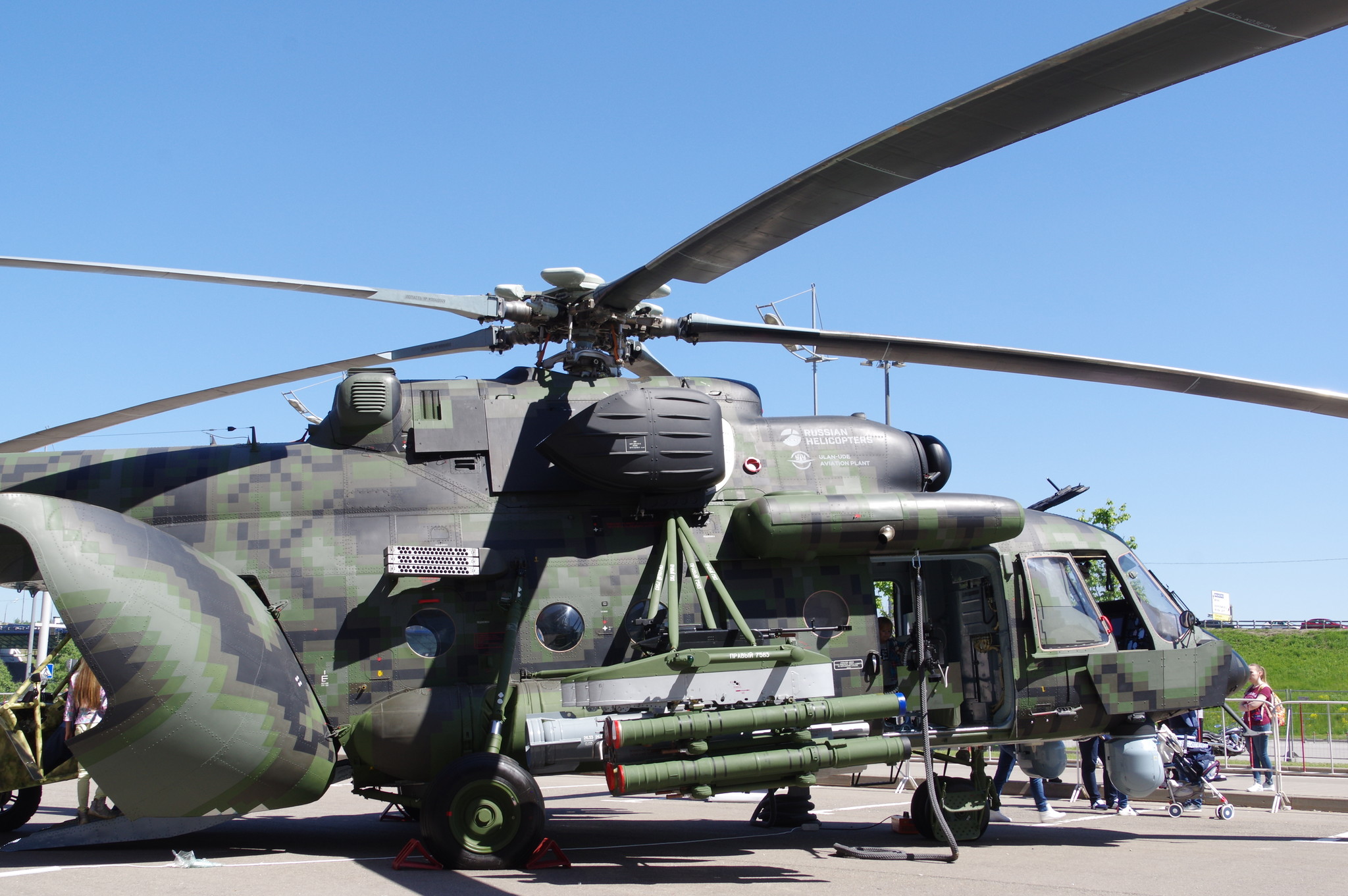 Вертолёт специального назначения Ми-8АМТШ-ВН с усиленным вооружением