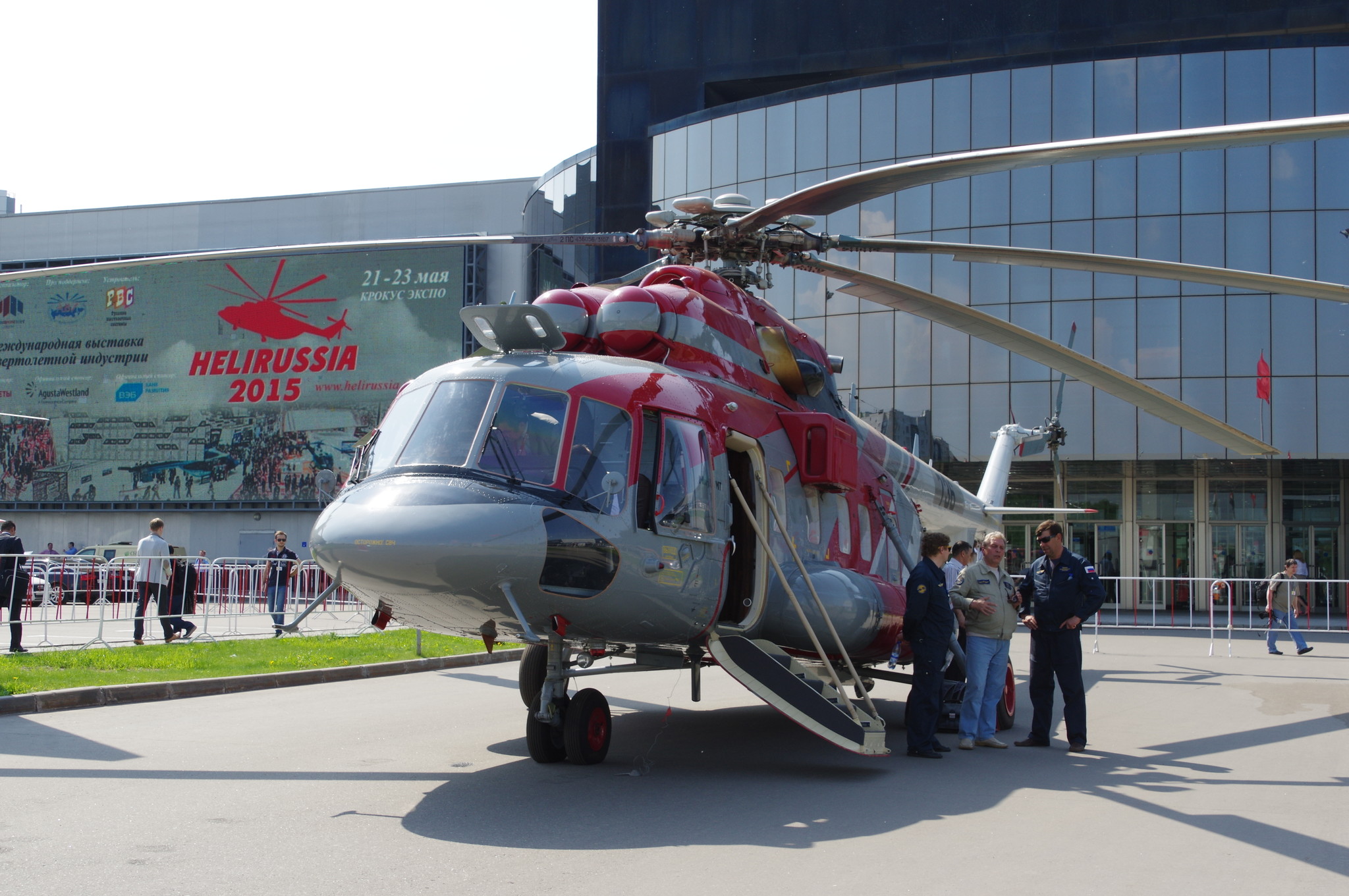 8-я Международная выставка вертолётной индустрии HeliRussia-2015. Средний вертолёт Ми-8АМТ в конфигурации VIP