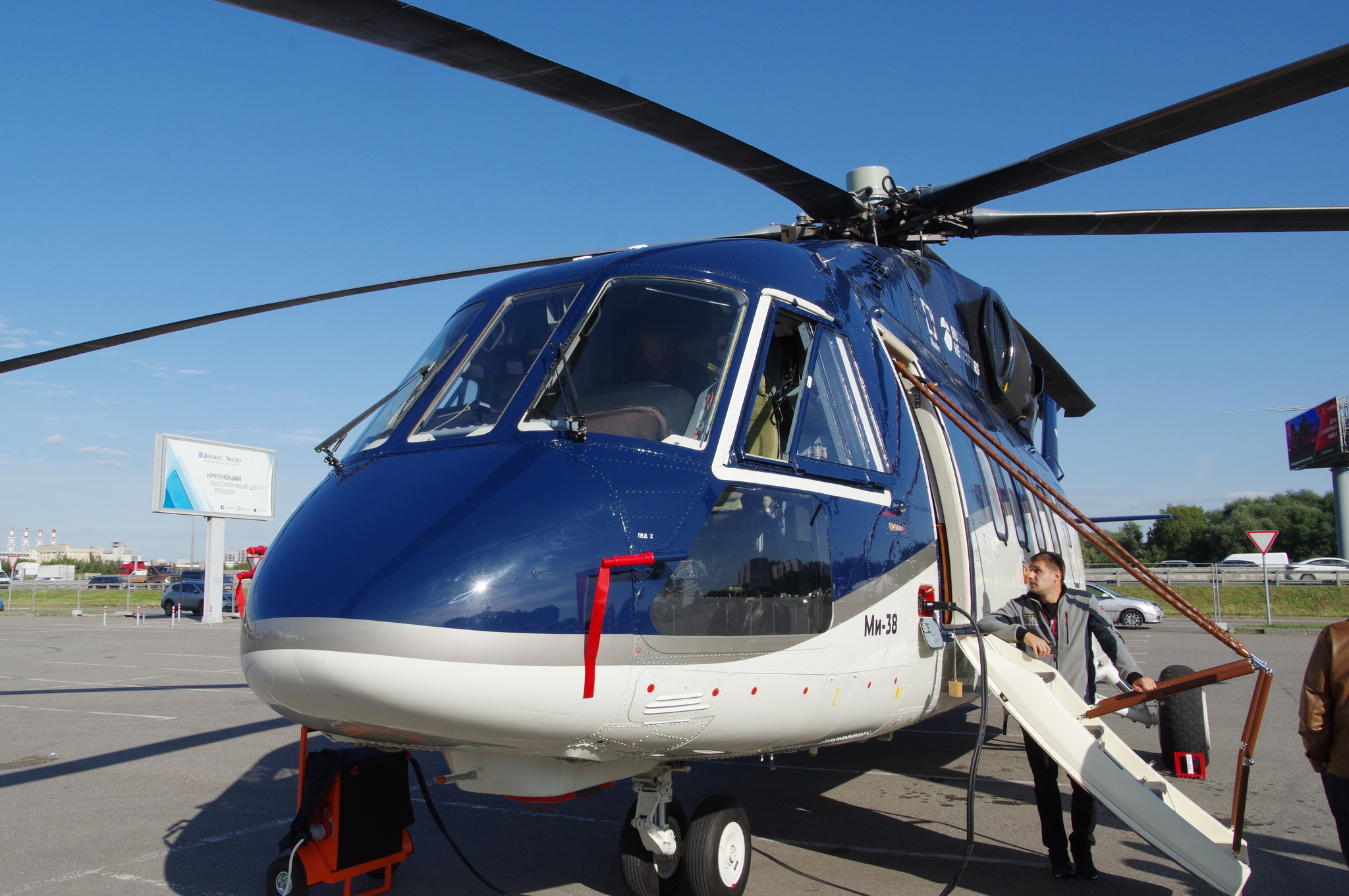 Вертолёт тяжёлого класса Ми-38 в корпоративном исполнении