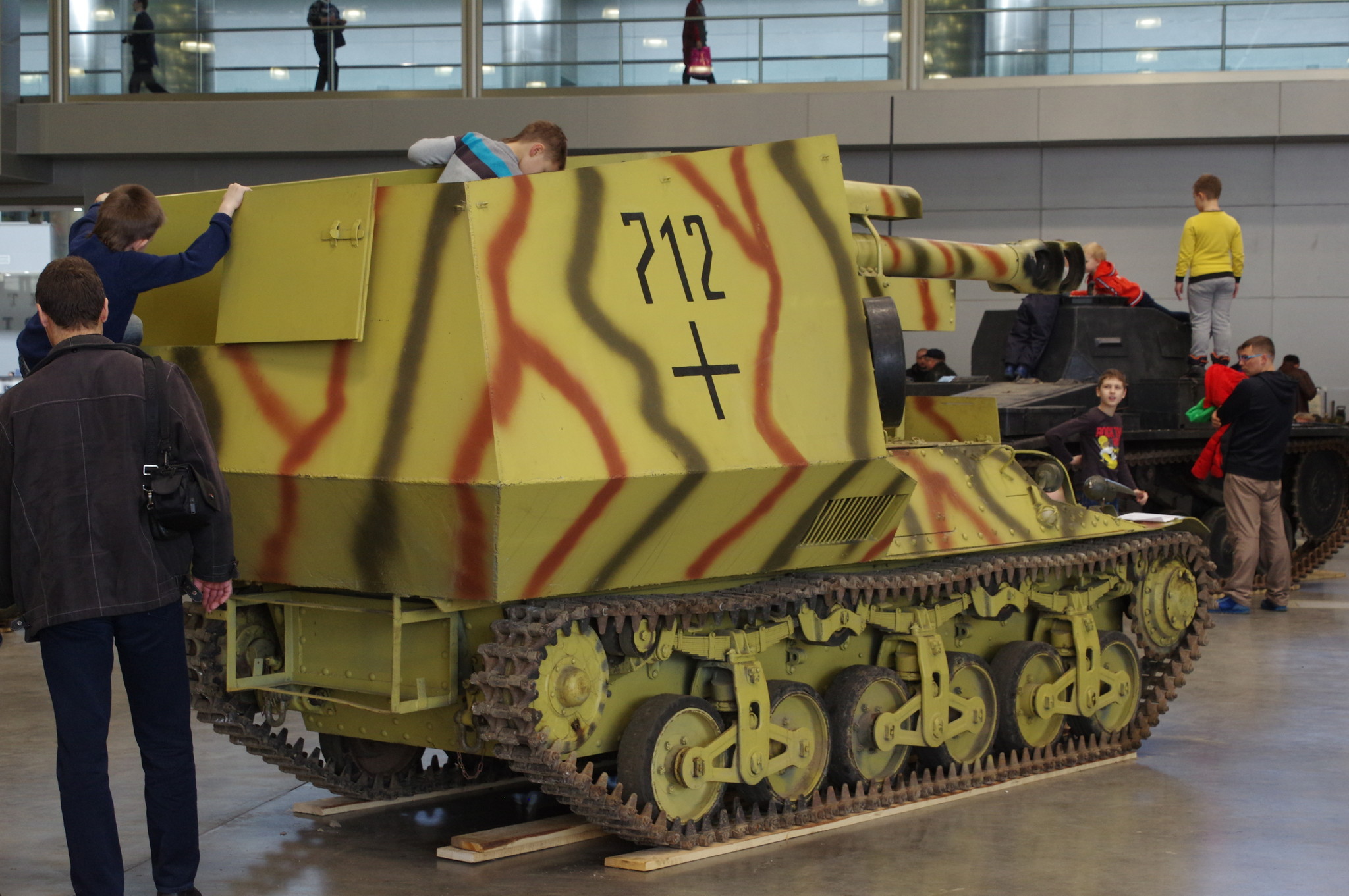 САУ 10,5 cm LeFH 18-4 auf Geschutzwagen Lr.S. (f) Alkett (Германия) на выставке «Моторы войны»