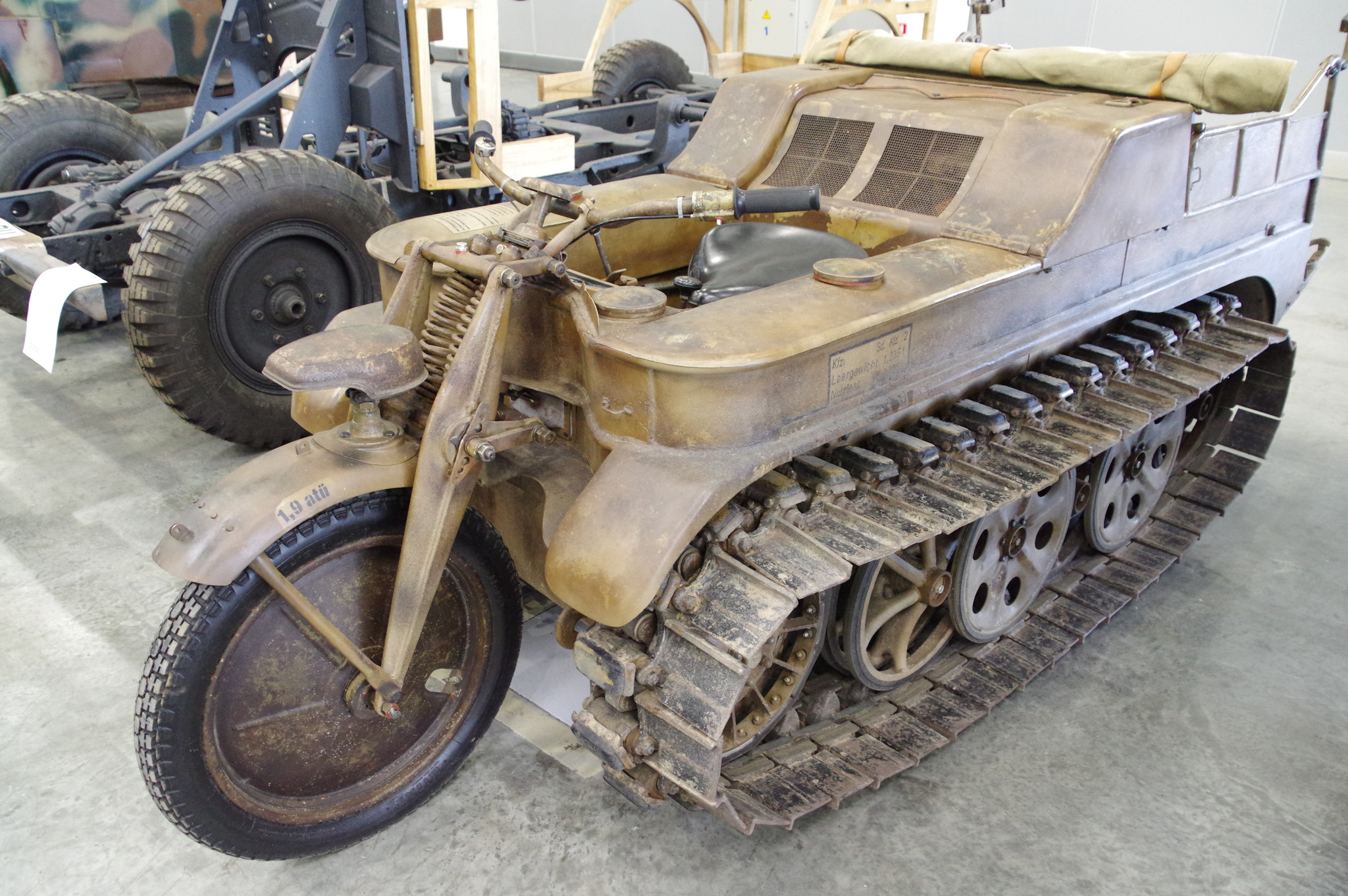 Лёгкий полугусеничный тягач NSU-Kettenkrad НК-101 (Sd.Kfz.2)