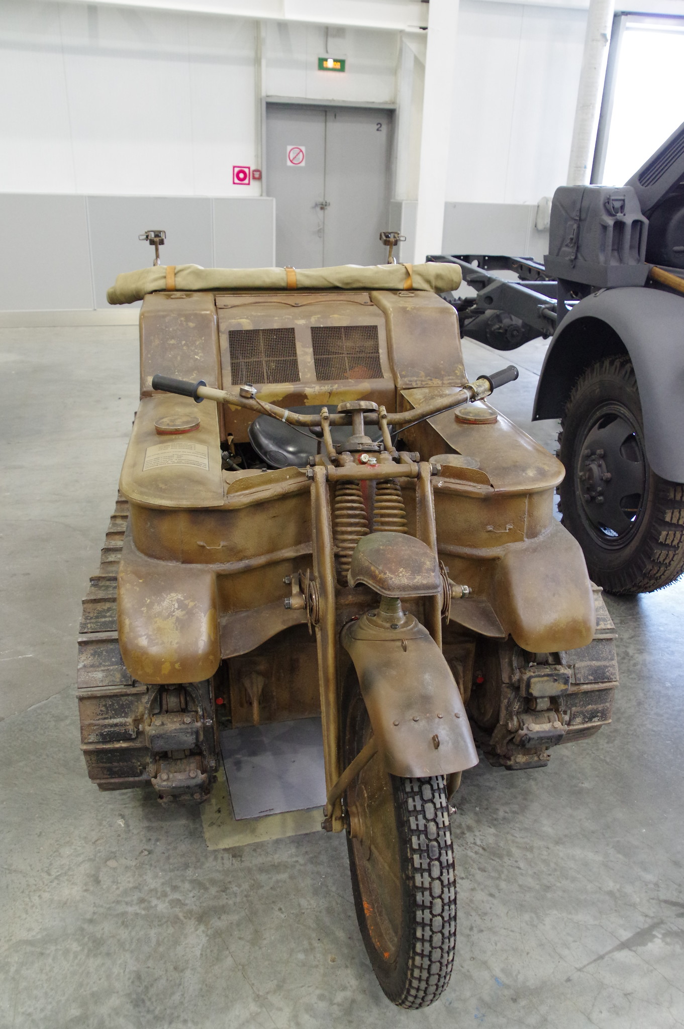 Лёгкий полугусеничный тягач NSU-Kettenkrad НК-101 (Sd.Kfz.2)