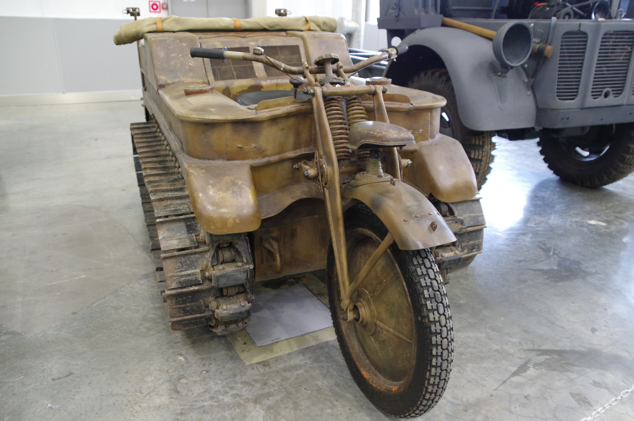 Лёгкий полугусеничный тягач NSU-Kettenkrad НК-101 (Sd.Kfz.2)