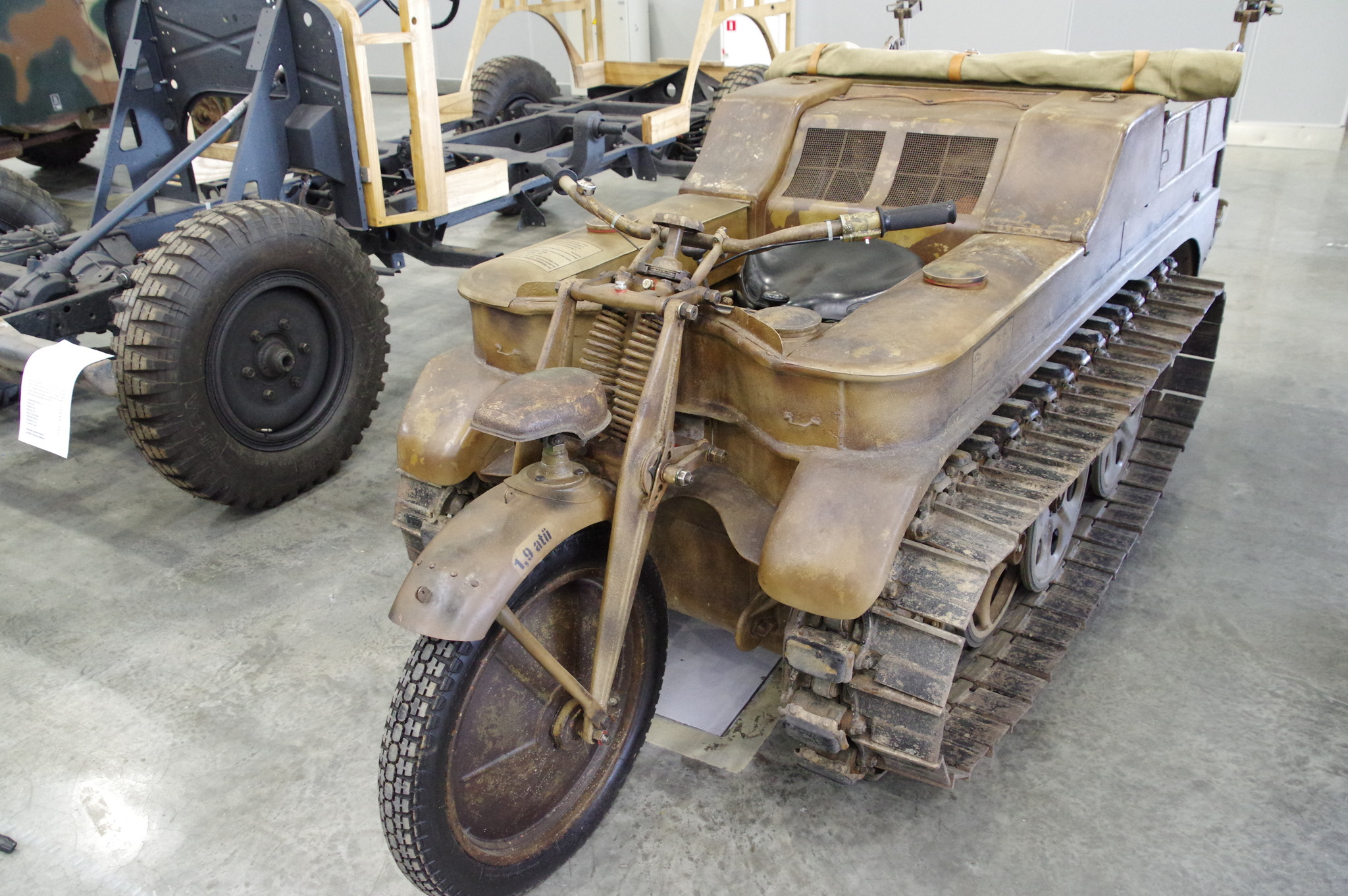Лёгкий полугусеничный тягач NSU-Kettenkrad НК-101 (Sd.Kfz.2)